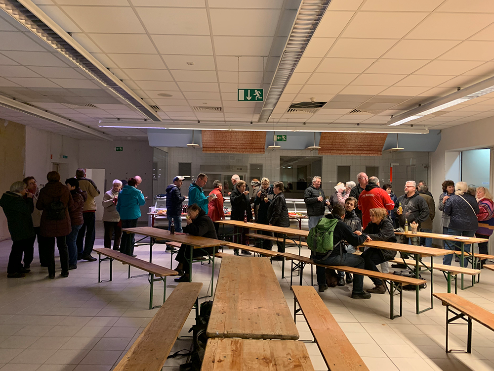 Gespräche beim kleinen Imbiss