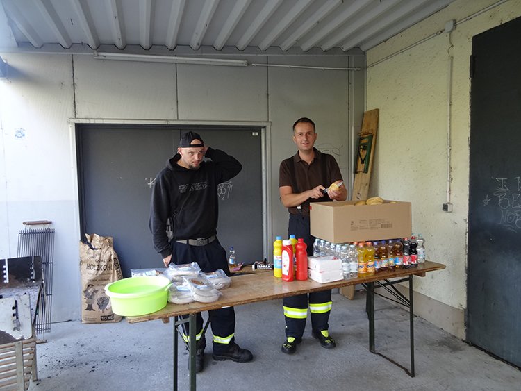 Unterstützung durch die Feuerwehr! 
